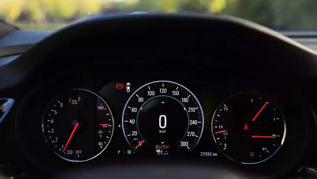 “公平”的较量,一场君威GS和大众CC的“硬仗”即将拉开帷幕