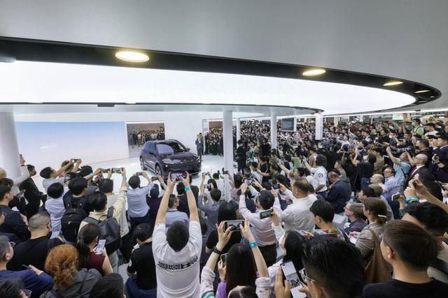 蔚来第三代换电站亮相上海车展,效率提升单个换电站一年能省40万