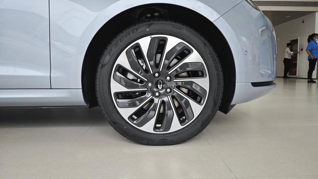 名副其实的“智驾天花板”,探店问界M5智驾版