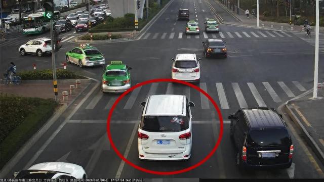 小车每晚偷偷进珠海,凌晨神奇离开!被抓现行后,司机:我钱还没捂热呢!