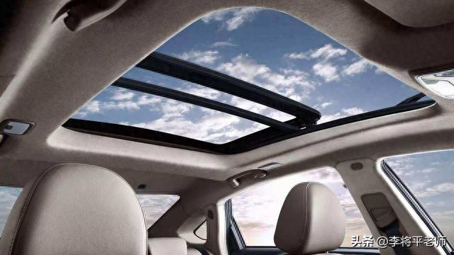 倒水打伞贴报纸,新能源车的天幕玻璃为何这么坑?车企:省钱啊