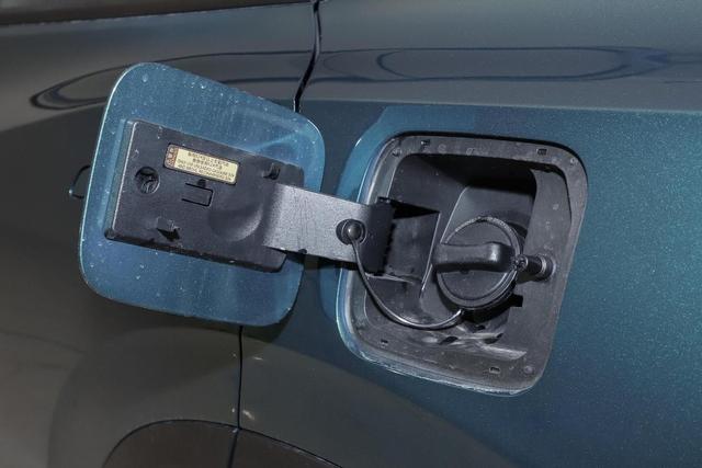 年轻上班族又多一新选择!9万多坐拥4挡电混SUV,皓瀚等你试驾