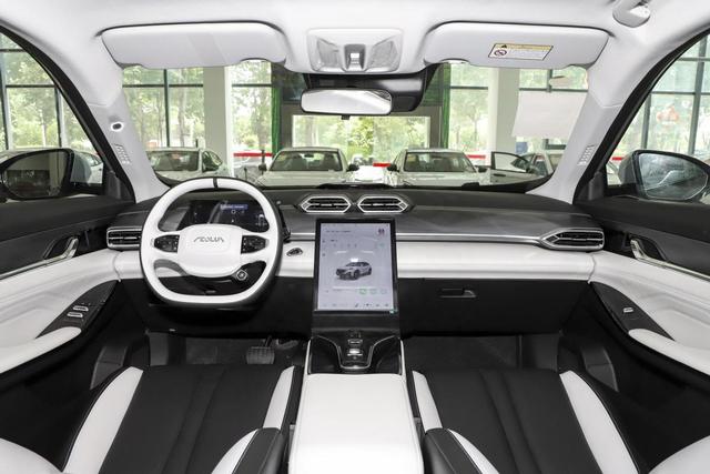 年轻上班族又多一新选择!9万多坐拥4挡电混SUV,皓瀚等你试驾