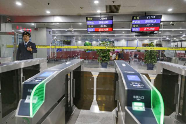 今早穗深城际首发列车开出,你最关心的搭乘攻略在这里,请收好