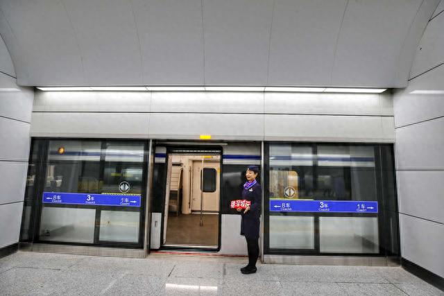 今早穗深城际首发列车开出,你最关心的搭乘攻略在这里,请收好