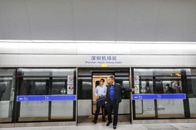 今早穗深城际首发列车开出,你最关心的搭乘攻略在这里,请收好