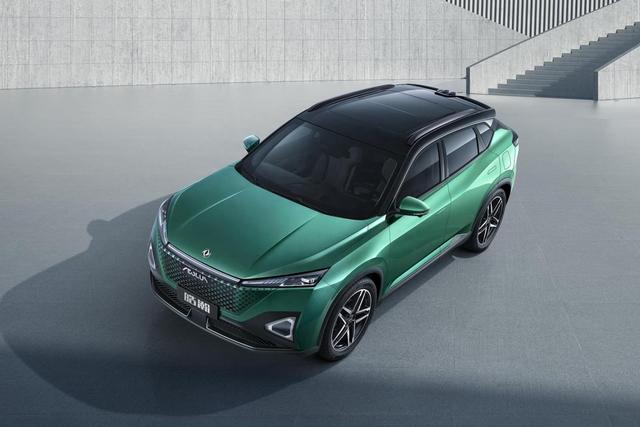 年轻上班族又多一新选择!9万多坐拥4挡电混SUV,皓瀚等你试驾