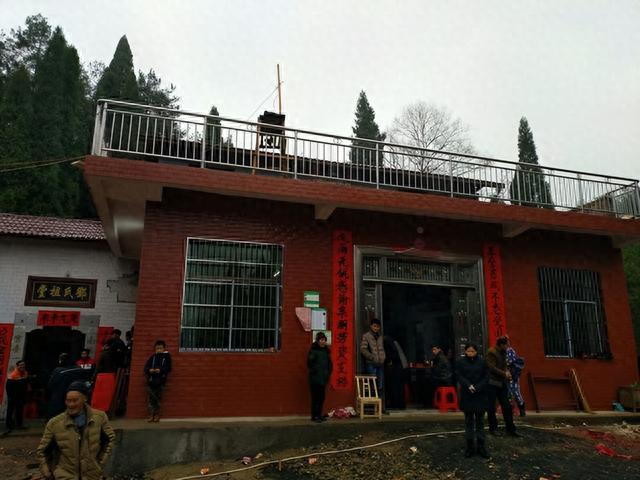 江西才女伍继红:94年考入人大,二婚嫁光棍靠低保度日,为什么?