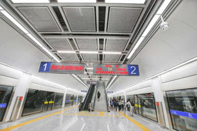 今早穗深城际首发列车开出,你最关心的搭乘攻略在这里,请收好