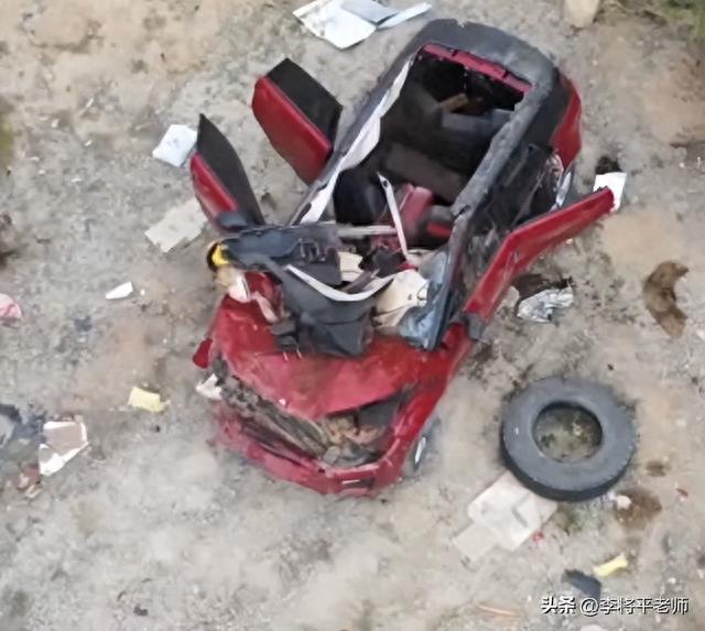 倒水打伞贴报纸,新能源车的天幕玻璃为何这么坑?车企:省钱啊