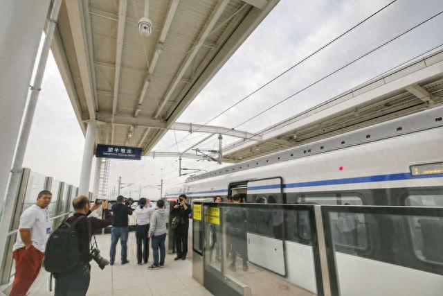 今早穗深城际首发列车开出,你最关心的搭乘攻略在这里,请收好