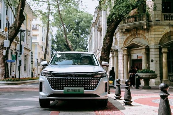 节前福利千万别错过 中型插混SUV只需9.98万元起,蓝电E5泼天优惠令人心动!