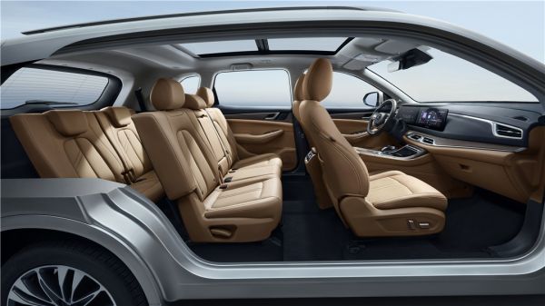 同样动力的插混SUV,蓝电E5却比宋PLUSDM-i便宜更多,还配有7座