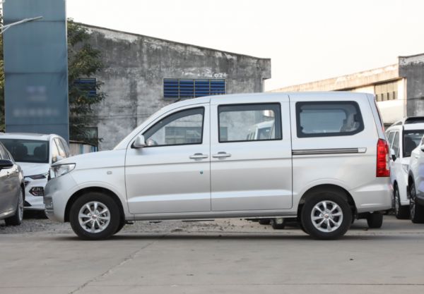 五菱宏光V不是神车吗,风光380到底凭什么能抢走市场