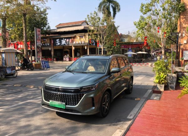 9.98万的蓝电E5;大空间低油耗;关键车主用了都说好