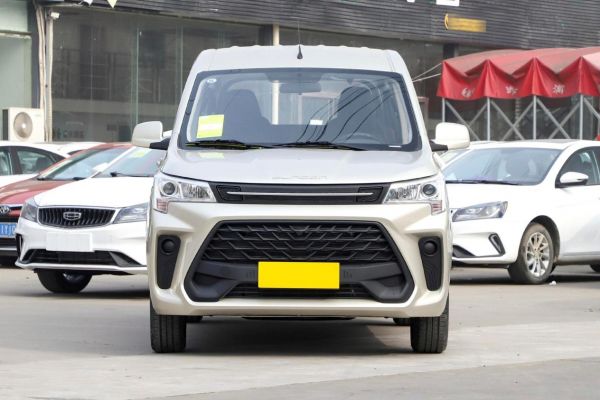 创业致富;风光380对比五菱宏光V,谁才是“致富好帮手”!