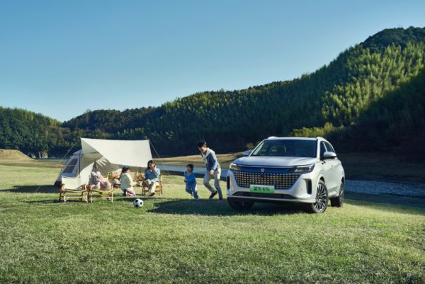 限时抢购价9.98万元!蓝电E5对比CS75 PLUS确实值得买