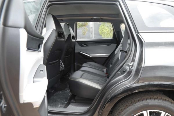 限时抢购价9.98万元!蓝电E5对比CS75 PLUS确实值得买