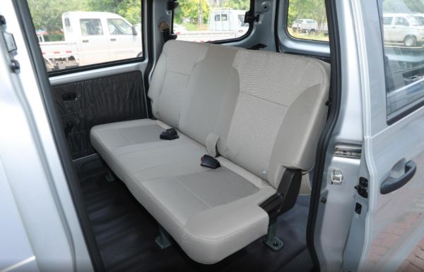 致富之车的较量,风光380诚意满满;宏光V终于遇到对手了!