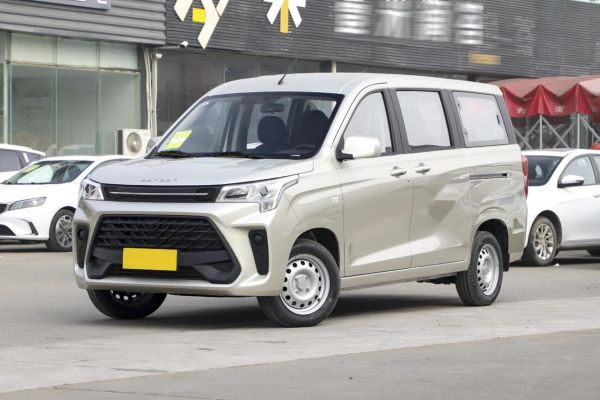 致富之车的较量;风光380诚意满满,宏光V终于遇到对手了!