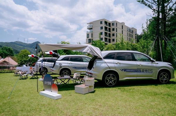 博越L拿“卷”疯了的蓝电E5没办法;后者大动力大空间还省油?