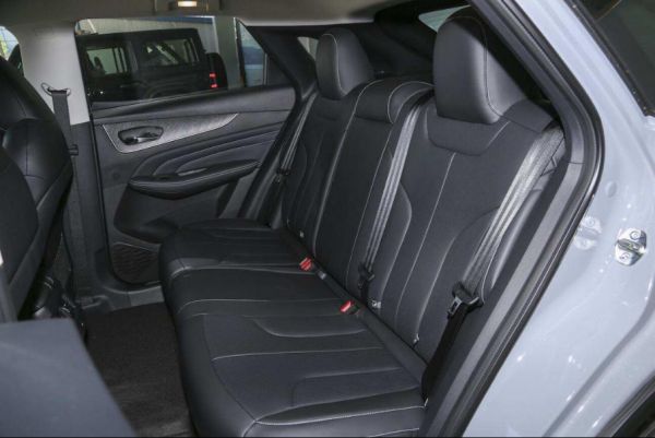 面对实用且空间大 ,还9.98万起的插混SUV蓝电E5,启辰大V DDi怎么接招?