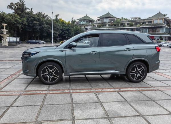 起价仅需9.98万的蓝电E5:三大名牌加身,五年节省五万,值得买吗?