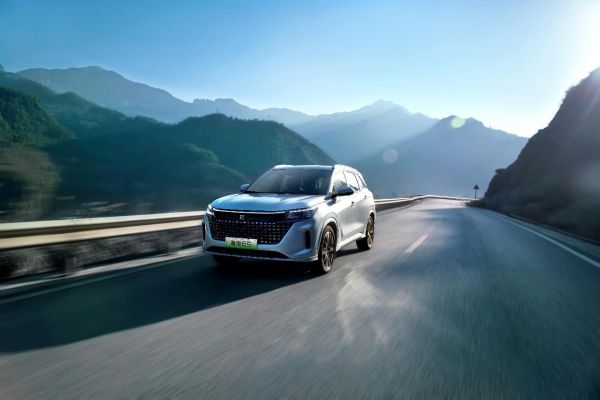 电比油低-更低更大更强 中型SUV蓝电E5 只需9.98万起了!