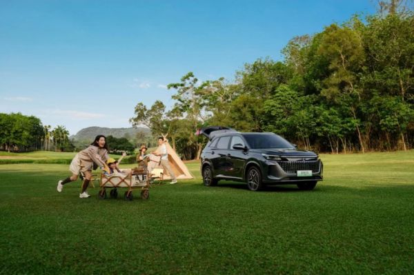 CS75PLUS难以招架,中型大七座插混SUV蓝电E5荣耀版仅需9.98万!