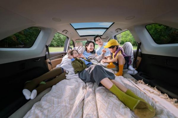 10万元硬刚!蓝电E5荣耀版与启源Q05,谁更胜一筹?