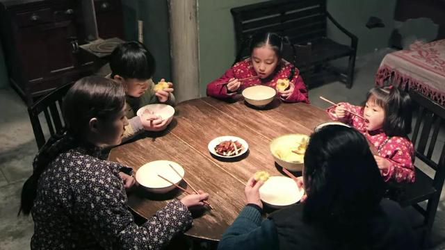 《情满四合院》细思极恐:第一位发现傻柱是宝的竟是聋老太太