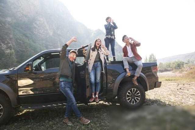 小叔子高调在酒店给婆婆庆生,我中途离开,很快家庭群消息炸了