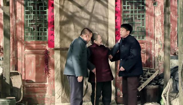 《情满四合院》细思极恐:第一位发现傻柱是宝的竟是聋老太太