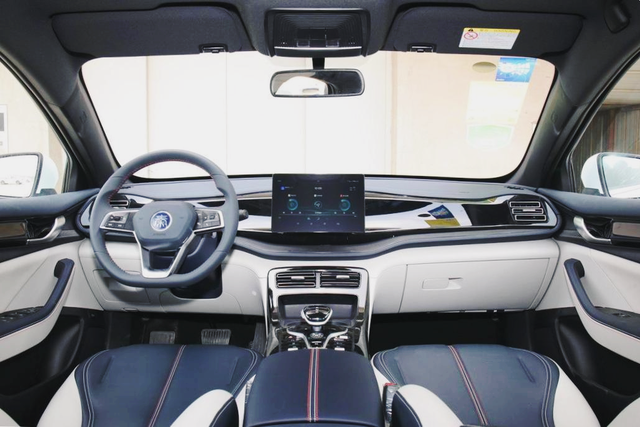 2022最受国人追捧的十大新能源车:特斯拉无缘前三,比亚迪占6席