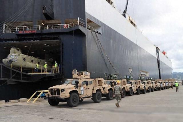 1.1万美军进驻菲律宾!3艘航母集结西太平洋,美国准备对华摊牌?