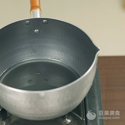 这样的足球不能踢却能吃,世界杯足球蛋糕神还原