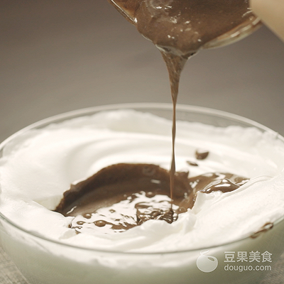 这样的足球不能踢却能吃,世界杯足球蛋糕神还原