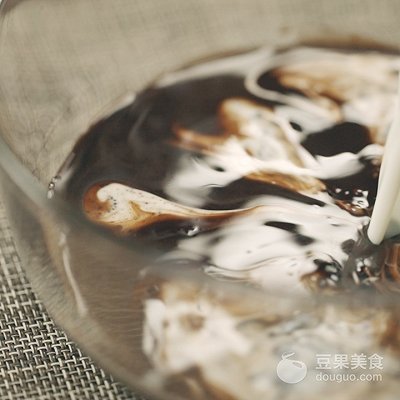 这样的足球不能踢却能吃,世界杯足球蛋糕神还原