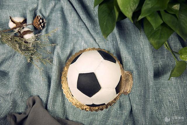 这样的足球不能踢却能吃,世界杯足球蛋糕神还原