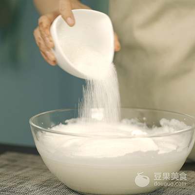 这样的足球不能踢却能吃,世界杯足球蛋糕神还原