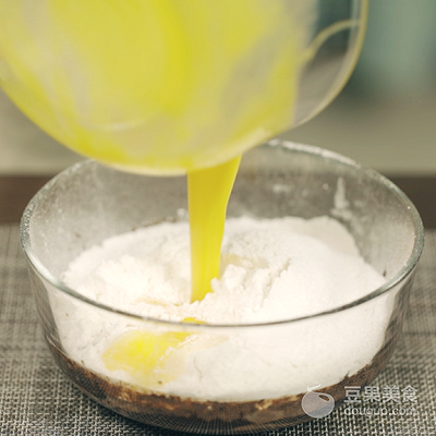 这样的足球不能踢却能吃,世界杯足球蛋糕神还原