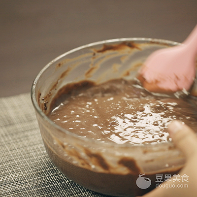 这样的足球不能踢却能吃,世界杯足球蛋糕神还原