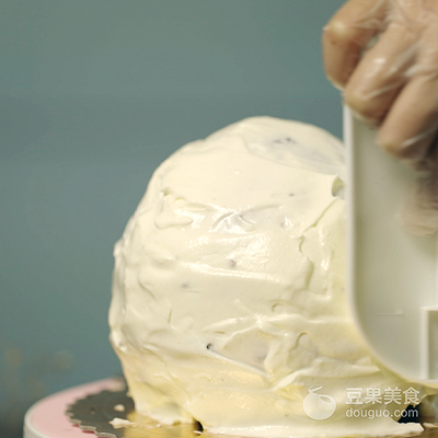 这样的足球不能踢却能吃,世界杯足球蛋糕神还原