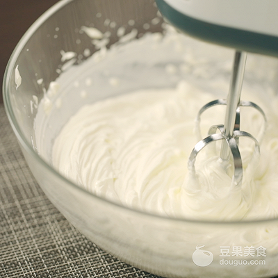 这样的足球不能踢却能吃,世界杯足球蛋糕神还原