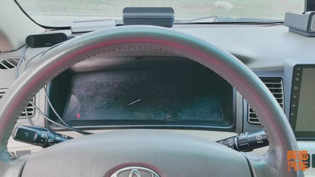 车子电瓶没电打不着,喵哥手把手教你搭火,这三点,搞错很危险