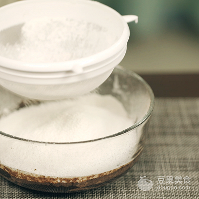 这样的足球不能踢却能吃,世界杯足球蛋糕神还原