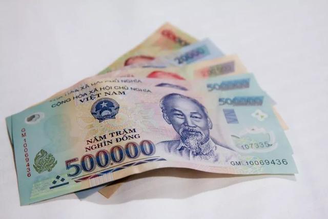 全球最“便宜”货币!1美元可换4.2万,“钱太多”也是负担