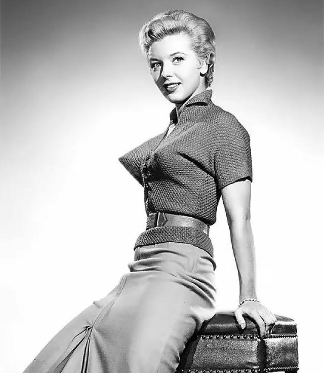 30张罕见的图片:肛门里塞得炸弹,肉欲横流的美军海报