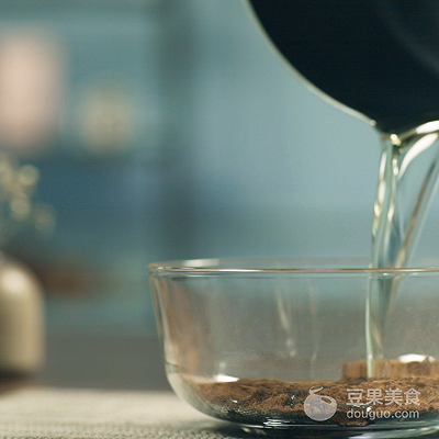 这样的足球不能踢却能吃,世界杯足球蛋糕神还原