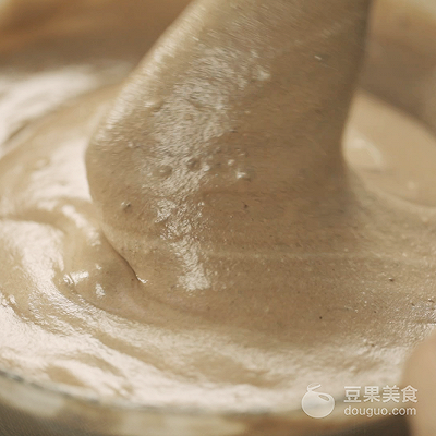 这样的足球不能踢却能吃,世界杯足球蛋糕神还原